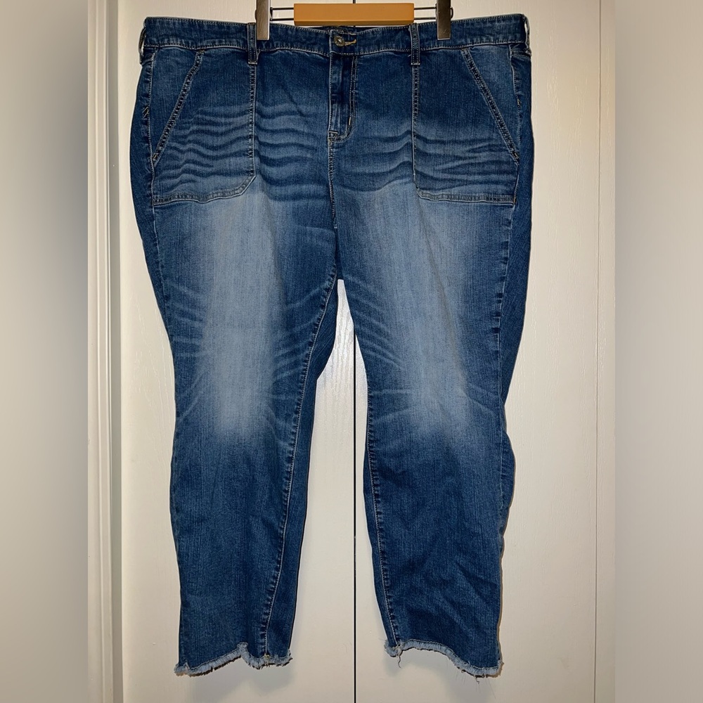 Torrid Crop Boyfriend Mid-Rise Jean